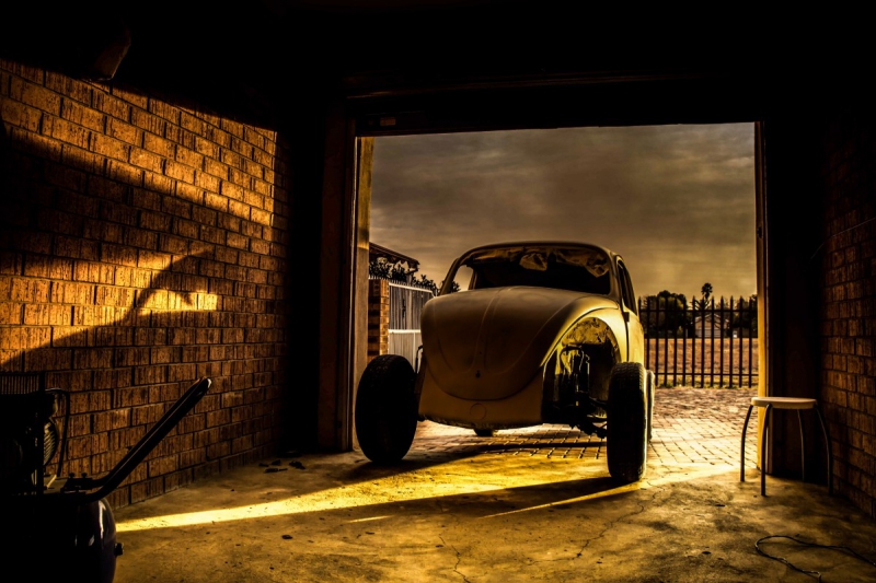 carrosserie-TRAMOLE-min_car_garage_volkswagen_sunset_vw_beetle-81658